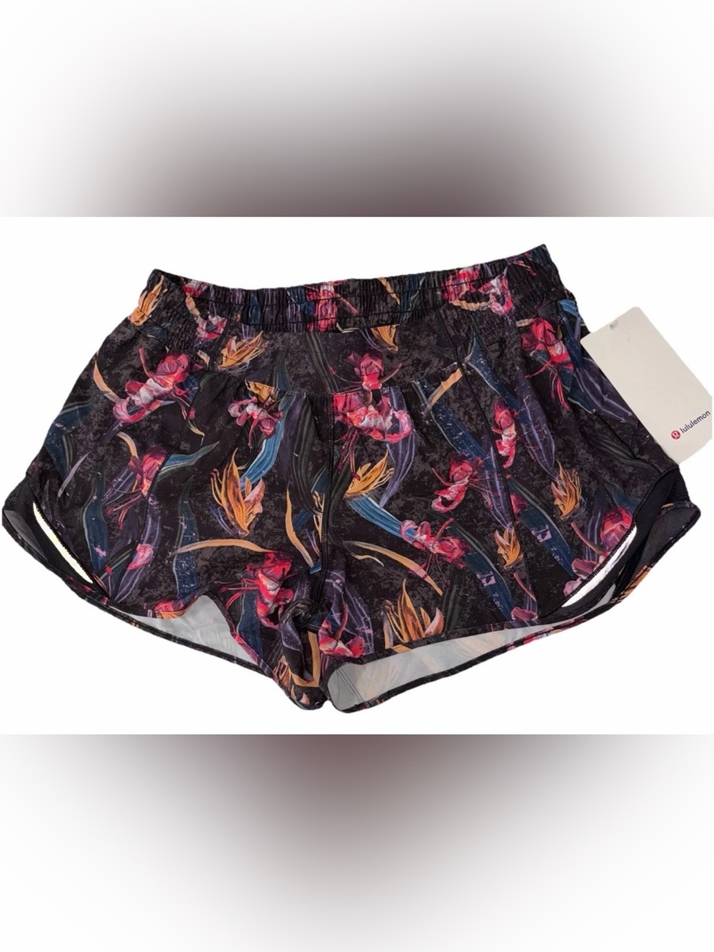 NWT LULULEMON SIZE 12 HOTTY HOT LOW RISE 4”L SHORT LINED AUTHENTIC VEILED MULTI